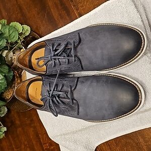 Johnston & Murphy Shoes. SIZE 10 1/2